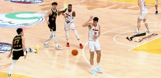 CBA战报：上海111-97深圳，王哲林24+16+3