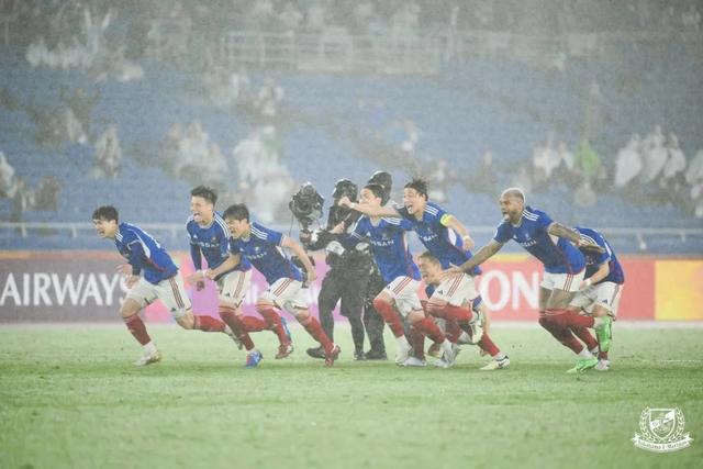 勒沃库森2-1奥格斯堡赛季不败夺冠！安德里希制胜