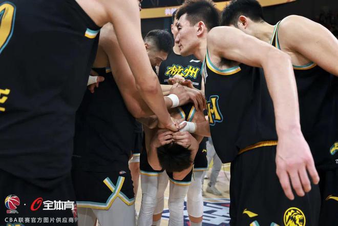 NBA常规赛：掘金以31-20领先快船，结束首节